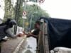 Komunitas pendaki Tangerang melakukan aksi tanggap lapar dengan membagikan ratusan paket makanan bagi masyarakat yang terdampak pandemi