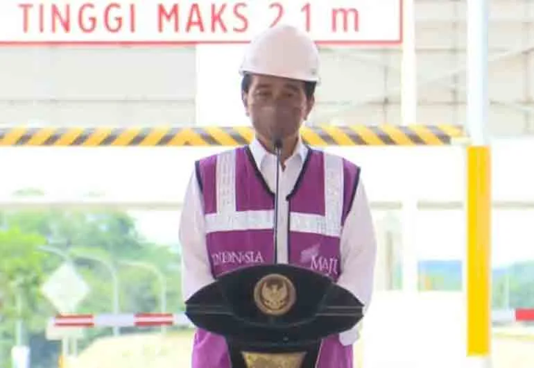 Presiden Joko Widodo meresmikan Tol Serang-Panimbang (serpan) Seksi 1, Serang- Rangkasbitung, Kabupaten Lebak, Selasa, 16 November 2021.