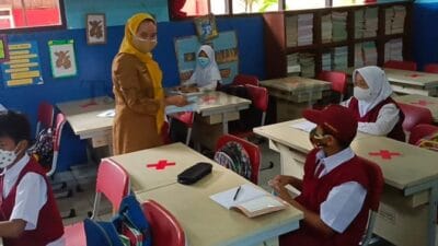 Kepala Dindik Kota Tangerang Jamaludin mengatakan, pembatalan PPKM Level 3 saat Natal dan Tahun Baru tidak mempengaruhi  jadwal libur sekolah.