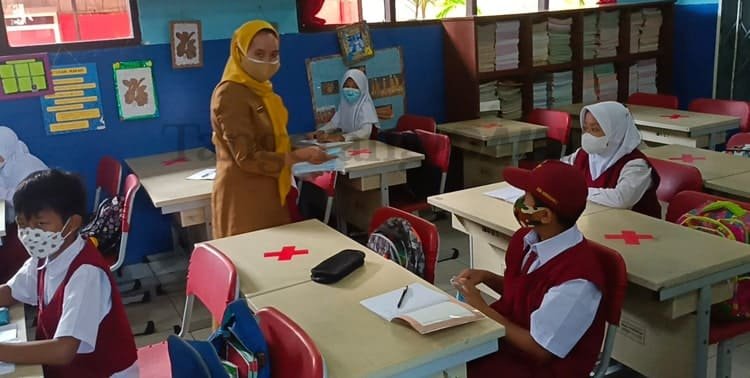 Kepala Dindik Kota Tangerang Jamaludin mengatakan, pembatalan PPKM Level 3 saat Natal dan Tahun Baru tidak mempengaruhi  jadwal libur sekolah.