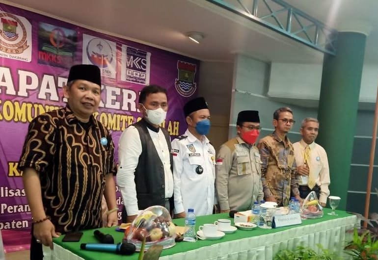 Forum Komunikasi Komite Sekolah (FKKS) Kabupaten Tangerang perlu didukung agar dapat menunjang Komite Sekolah dalam memajukan mutu pendidikan