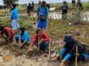 Berbagai komunitas pecinta alam di Kabupaten Tangerang menanam pohon mangrove di pantai Pulo Cangkir, Kecamatan Kronjo, Kabupaten Tangerang
