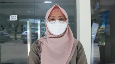 Melalui Dinas Kesehatan, Pemerintah Kota Tangerang telah menyuntikkan vaksin booster Covid-19 kepada 2.000 petugas layanan publik.