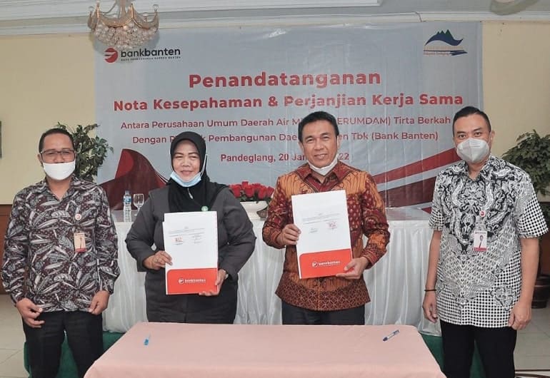 Bank Banten dan Perumdam Tirta Berkah menandatangani nota kesepahaman (MoU) terkait pembayaran layanan PDAM, Kamis 20 Januari 2022.