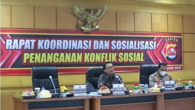 Komisi Nasional Hak Asasi Manusia (Komnas HAM) menyosialisasikan cara penanganan konflik sosial kepada personel Polda Banten ...