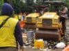 Pemerintah Kota Tangerang memusnahkan sebanyak 4.837 botol minuman keras di halaman Pusat Pemerintahan Kota Tangerang hari ini, Senin 28 Februari 2022.