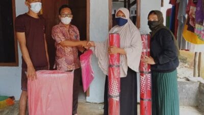 Dinas Sosial (Dinsos) Kabupaten Pandeglang memberikan bantuan dan akan memperbaiki rumah milik Amnah (54), seorang janda warga Kampung Lebak Pala RT 02 RW 05, Desa Cigandeng, Kecamatan Menes yang nyaris ambruk.