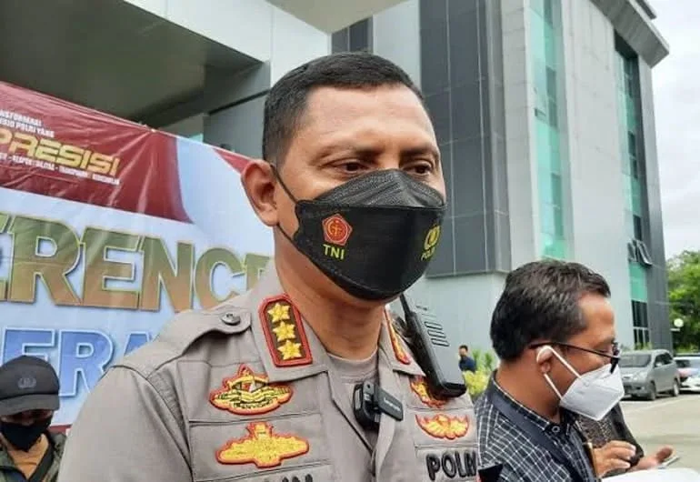 Difasilitasi Polisi, Sopir Ambulans dan Pengendara Mercy Akhirnya Berdamai