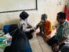 Warga korban banjir di Kampung Calingcing, Desa Citeureup, Kecamatan Panimbang mulai terserang demam dan batuk. Polres Pandeglang pun menerjunkan tim Sidokkes untuk memeriksa kondisi kesehatan warga, Rabu 2 Maret 2022.