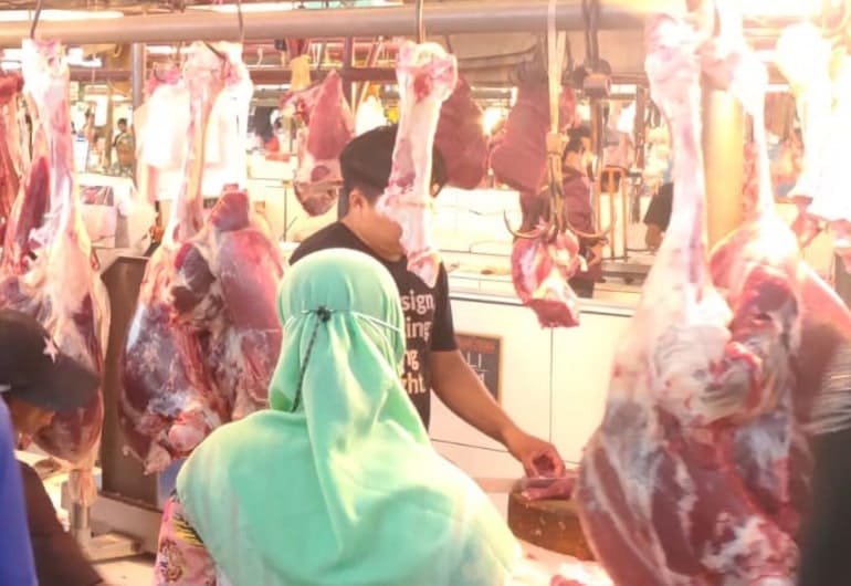 Pemerintah Kabupaten Tangerang memastikan stok daging aman karena saat ini tersedia 7.000 ekor sapi.