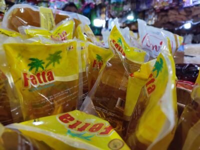 Dalam sebulan terakhir, minyak goreng ukuran 1 liter langka di Pasar Serpong, Tangsel. Hal itu dipicu terbatasnya suplay dari distributor.