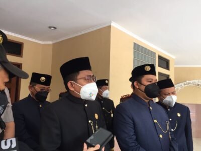 Wali Kota Tangerang Arief R Wismansyah enggan mengomentari dualisme yang terjadi pada KNPI Kota Tangerang. Arief menyebutkan dualisme KNPI itu merupakan urusan Organisasi Kemasyarakatan dan Pemuda (OKP).