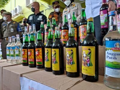 Satuan Polisi Pamong Praja (Satpol PP) Kota Tangsel menyita 6.420 botol minuman keras (miras) dari sebuah gudang di Babakan, Kecamatan Setu, Kota Tangsel.