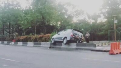 Putaran balik (U-Turn) di Jalan MH Thamrin, Cikokol, Kota Tangerang kerap memicu kecelakaan lalu lintas. Evaluasi dan pembenahan harus segera dilakukan