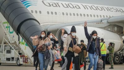 Sebanyak 80 Warga Negara Indonesia (WNI) yang tinggal di Ukrania Tiba di Bandara Soekarno-Hatta, Kamis 3 Maret 2022