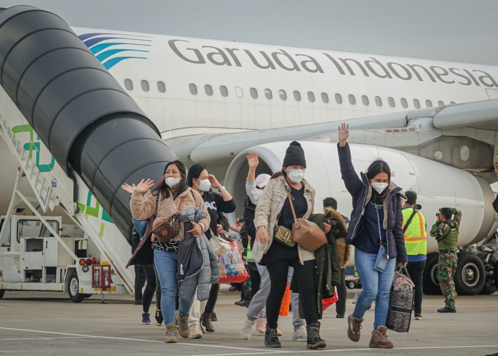 Sebanyak 80 Warga Negara Indonesia (WNI) yang tinggal di Ukrania Tiba di Bandara Soekarno-Hatta, Kamis 3 Maret 2022