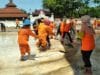 Kawasan Banten Lama dibersihkan usai terendam banjir yang melanda Kota Serang dan sekitarnya. (Foto : Humas Pemrov Banten)