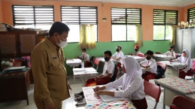 Pemerintah Kota (Pemkot) Tangerang melalui Dinas Pendidikan (Dindik) secara resmi mulai memberlakukan Pembelajaran Tatap Muka (PTM) Terbatas, Senin 7 Maret 2022.