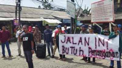 Sampai saat ini, perbaikan Jalan Juanda di Kota Tangerang masih belum bisa dilakukan oleh pemerintah setempat karena terkendala kepemilikan aset oleh PT Angkasa Pura II.