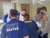 Subiddokpol Biddokkes serta tim Dokpol RS Bhayangkara Polda Banten melaksanakan indentifikasi jenazah bayi tanpa identitas di ruangan forensik RS Bhayangkara Polda Banten, Kamis 24 Maret 2022.