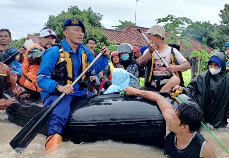 Sejumlah wilayah di Kabupaten Serang, Kota Serang dan Cilegon dilaporkan diterjang banjir, Selasa pagi 1 Maret 2022.