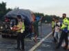 Kecelakaan lalu lintas yang melibatkan dua kendaraan di ruas jalur Tol Tangerang - Merak Km 93.650B arah Tangerang terjadi pada Kamis pagi