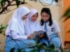 Bagi sebagian besar siswa, menjadi peringkat 1 di kelas adalah hal yang sulit untuk dicapai. Dibutuhkan lebih banyak usaha untuk berada di peringkat pertama. Memang untuk mencapai sesuatu yang ingin dicapai membutuhkan usaha yang menggunakan cara-cara yang efektif, termasuk dalam upaya untuk menjadi peringkat 1 di kelas. Ingin dapat rangking 1 begini cara belajarnya:
