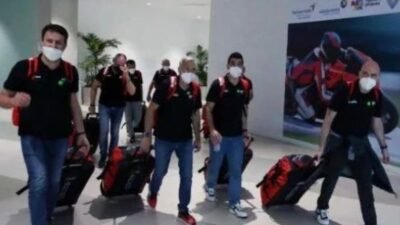 Para rider dan official motoGP Mandalika 2022 bertolak ke bertolak ke Lombok melalui Bandara Soekarno-Hatta, Rabu petang 16 Maret 2022.