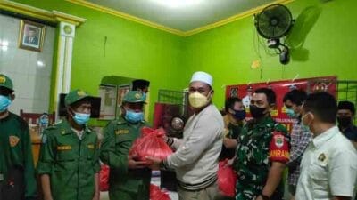 PWI dan APDESI Kabupaten Tangerang menggelar acara baksos di Desa Kampung Melayu Barat (KMB), Kecamatan Teluknaga, Kabupaten Tangerang