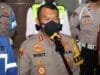 Kepadatan pemudik yang akan menyeberang ke Sumatera melalui Pelabuhan Merak memicu antrean panjang dan kemacetan lalu lintas. Kapolres Cilegon Ajun Komisaris Besar Sigit Haryono pun mengimbau pemudik untuk menggeser waktu keberangkatan.