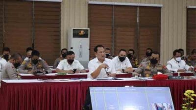 Polda Banten menerima kunjungan kerja spesifik Komisi III DPR RI yang dipimpin Ketua Tim Desmond Junaidi Mahesa dalam rangka pengecekan kesiapan Polda Banten dalam menghadapi jalur mudik lebaran dan meninjau ketersediaan serta stabilitas harga bahan pokok penting yang digelar di Aula Polda Banten, Senin 11 April 2022.