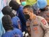 Sebanyak lima orang pria ditangkap Ditreskrimsus Polda Banten karena membeli solar di SPBU kemudian menjualnya kembali dengan harga industri.