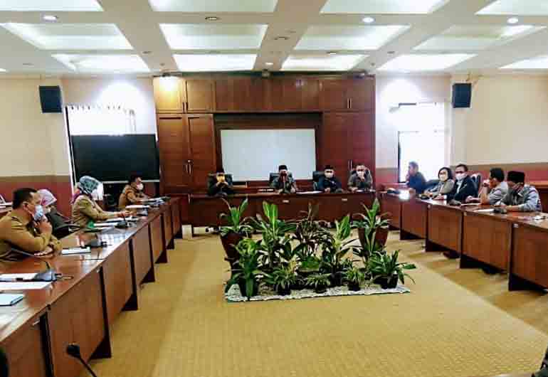 DPRD Kabupaten Tangerang menggelar Rapat Dengar Pendapat (RDP) dengan pihak PT. SMS Steel terkait dugaan sejumlah pelanggaran Keselamatan dan Kesehatan Kerja (K3) di perusahaan peleburan baja tersebut, Senin, 11 April 2022.