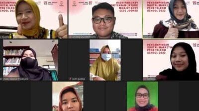 Universitas Telkom bersama SMK Telkom 1 Medan menyelenggarakan kegiatan workshop pemasaran digital, program ini ditujukan untuk para guru agar cakap bermedia digital, terutama untuk promosi sekolah di masa pendaftaran calon siswa baru tahun 2022.