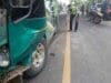 Kecelakaan lalu lintas yang melibatkan tiga kendaraan terjadi di Jalan Raya Serang Pandeglang, Kampung Pertanian Desa Baros Kecamatan Baros, Kabupaten Serang, Selasa, 19 April 2022.