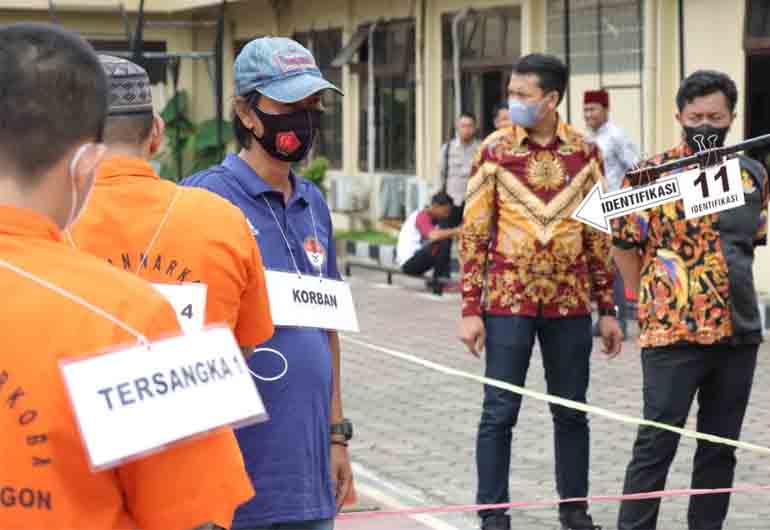 Polres Cilegon telah menetapkan 6 orang sebagai tersangka kasus penganiayaan seorang tahanan berinisial AG, 21 tahun, di dalam sel hingga tewas.