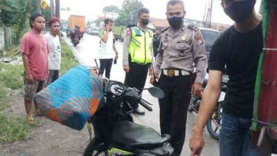 Kabid Humas Polda Banten Komisaris Besar Shinto Silitonga mengimbau pengendara untuk tertib berlalu lintas. Pasalnya, jelang Idulfitri 1443 Hijriah ini, terjadi dua kali kecelakaan dalam sehari pada Jumat, 22 April 2022.