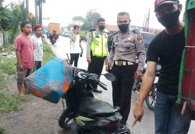 Kabid Humas Polda Banten Komisaris Besar Shinto Silitonga mengimbau pengendara untuk tertib berlalu lintas. Pasalnya, jelang Idulfitri 1443 Hijriah ini, terjadi dua kali kecelakaan dalam sehari pada Jumat, 22 April 2022.