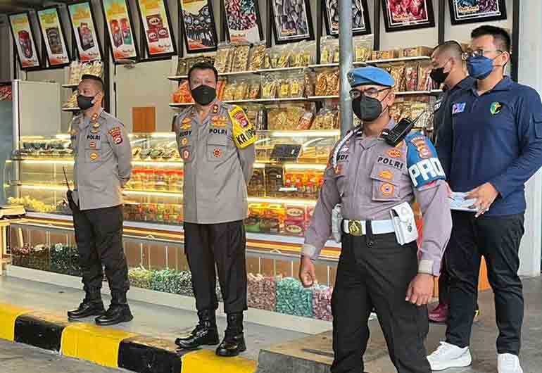 Arus mudik di Pelabuhan Merak, Banten pada Minggu, 1 Mei 2022 dilaporkan Polda Banten lengang, tidak lagi terlihat antrean dan kepadatan kendaraan pemudik pada kantong parkir di tiap dermaga.