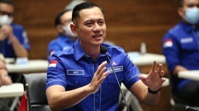 Kepemimpinan Ketua Umum Partai Demokrat Agus Harimurti Yudhoyono (AHY) berhasil membuat elektabiltas partai melesat dalam jajaran tiga besar.