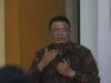 Rencana Pemerintah Pusat menghapus tenaga honorer di pemerintah menjadi buah simalakama. Sebab rencana tersebut berdampak terganggunya pelayanan kepada masyarakat.