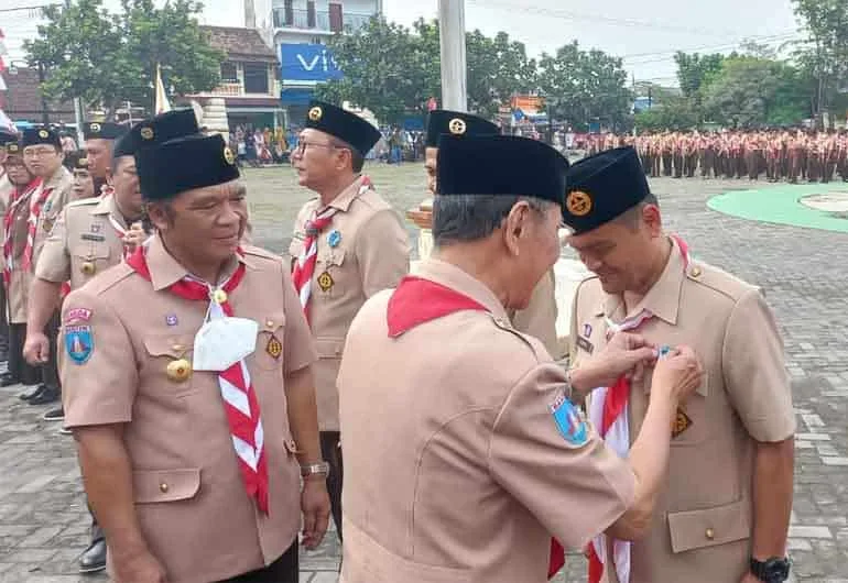 Hendra Kwarcab Pramuka Tangerang Diganjar Penghargaan Lencana Pancawarsa II