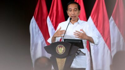 Presiden Joko Widodo (Jokowi) mengingatkan relawan Bravo 5 untuk tidak buru-buru mendukung calon presiden (Capres) untuk Pilpres 2024.