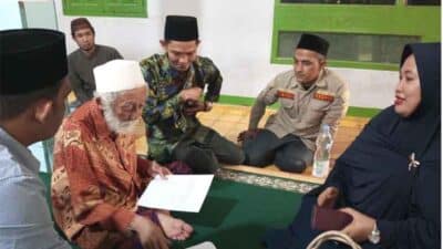 Kiai karismatik Banten, Abuya Muhtadi Dimyati Cidahu, Kabupaten Pandeglang mendukung penuh peringatan Hari Santri Nasional (HSN) ke-8 yang jatuh pada 22 Oktober 2022 mendatang