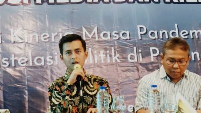 Kenaikan harga bahan bakar minya (BBM) dinilai Direktur Eksekutif Indonesia Political Opinion (IPO) Dedi Kurnia Syah buah dari kegagalan Komisaris dan Direktur Utama Pertamina.