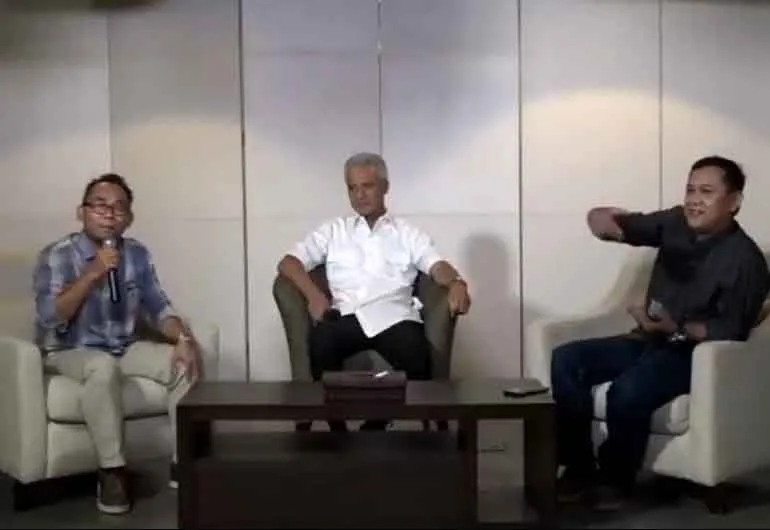 Pengakuan Ganjar Pranowo yang mengatakan tidak mengikuti dan tidak ada hubungan apapun dengan Ketum Ganjarist Eko Kuntadhi dinilai pengamat sebagai pembohong. Pasalnya, Ganjar tidak mungkin tidak tahu kiprah Eko yang mendukung dirinya.