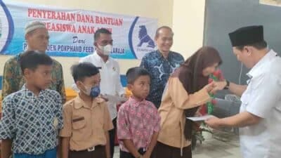 PT Charoen Pokphand Indonesia (CPI) Feed Meel Balaraja memberikan bantuan beasiswa kepada 70 siswa berprestasi di Kabupaten Tangerang, Rabu 28 September 2022.