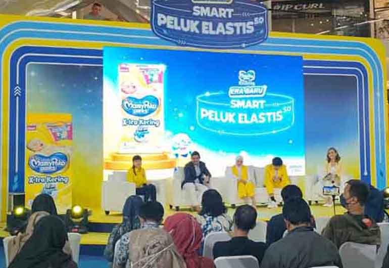 MamyPoko resmi meluncurkan Era Baru MamyPoko Pants X-tra Kering dengan teknologi "Smart Peluk Elastis 5.0" yaitu teknologi karet pinggang elastis yang secara otomatis mengikuti perubahan postur dan mengikuti gerakan bayi sehingga bebas gatal dan lecet, Sabtu 8 Oktober 2022.