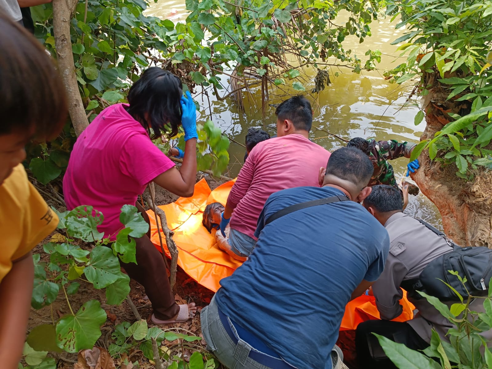 Jasad Wanita Ditemukan Mengambang  di Sungai Cisanggoma Labuan