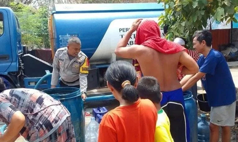 Peduli Warga yang Kekeringan, Kapolresta Tangerang Sinergi dengan Perumdam TKR